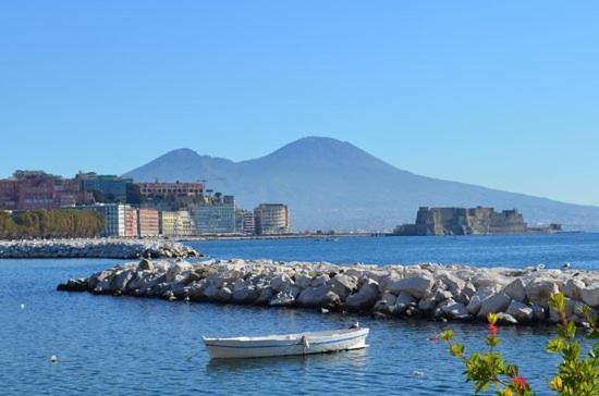 Sea City In Bed Napoli Bagian luar foto