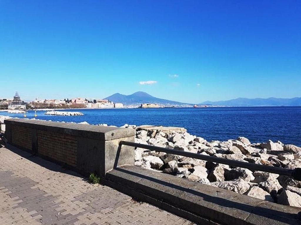 Sea City In Bed Napoli Bagian luar foto
